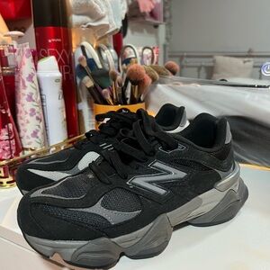 New Balance Black Sneakers
